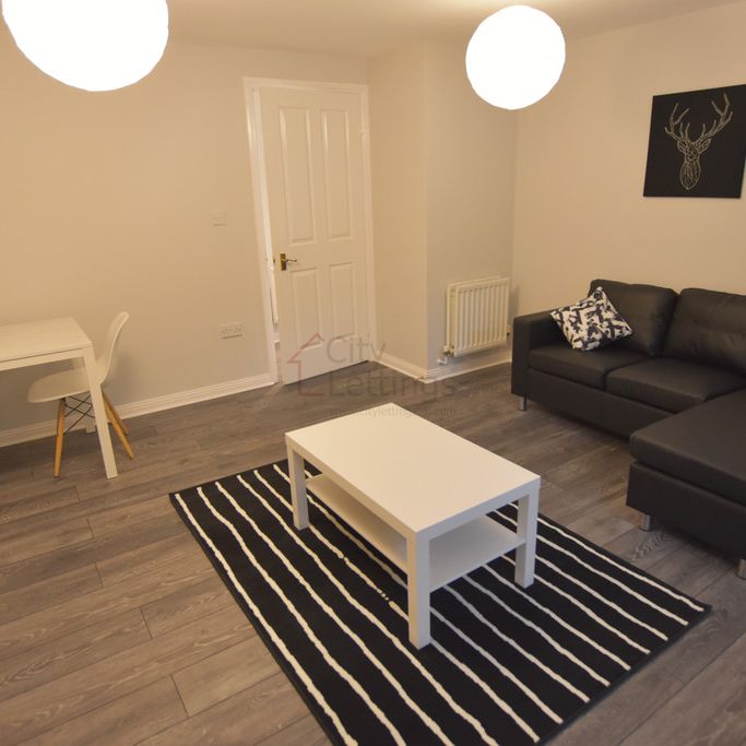 2 Bedroom Ground Floor Flat - Photo 1