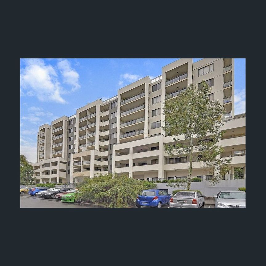 Two Bedroom Apartment in Prime Location with Timber Floors - Photo 1