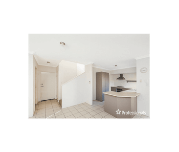 Spacious Townhouse! - Photo 2