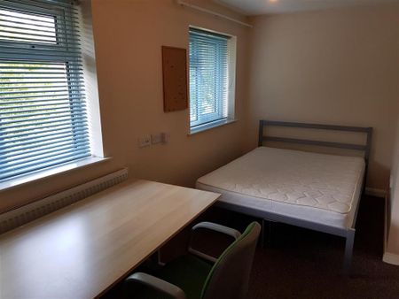 3 bedroom terraced house to rent - Photo 2