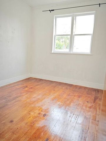 Charming 2BR Home with Great Amenities! - Photo 5