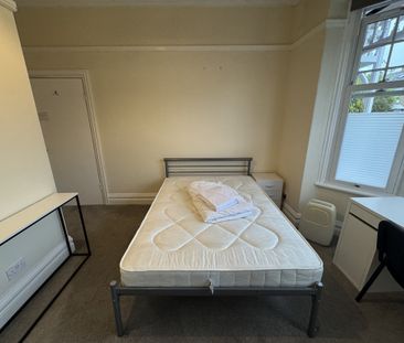 East Parade, Heworth - P10537 - Photo 5