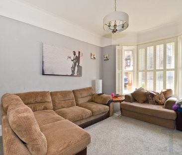 4 bedroom semi-detached house to rent - Photo 2