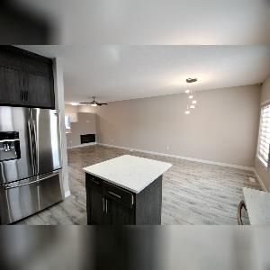 3 Bed 2.5 Bath Double Garage Family Home - Photo 1