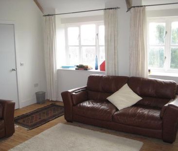 4 bedroom semi-detached house to rent - Photo 4
