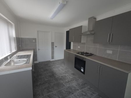 4 bedroom terraced house to rent - Photo 5