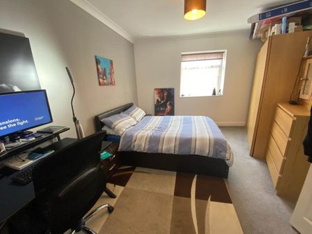 Tinshill Lane (room 1), Horsforth, Leeds - Photo 3