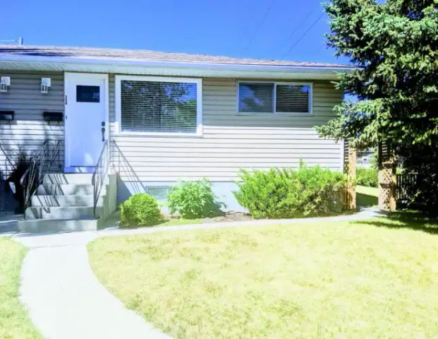 2-Bedrm MAIN FLOOR, INNER-City Includes: *UTILITES*, Priv Laundry & Priv Entranc | Calgary - Photo 1