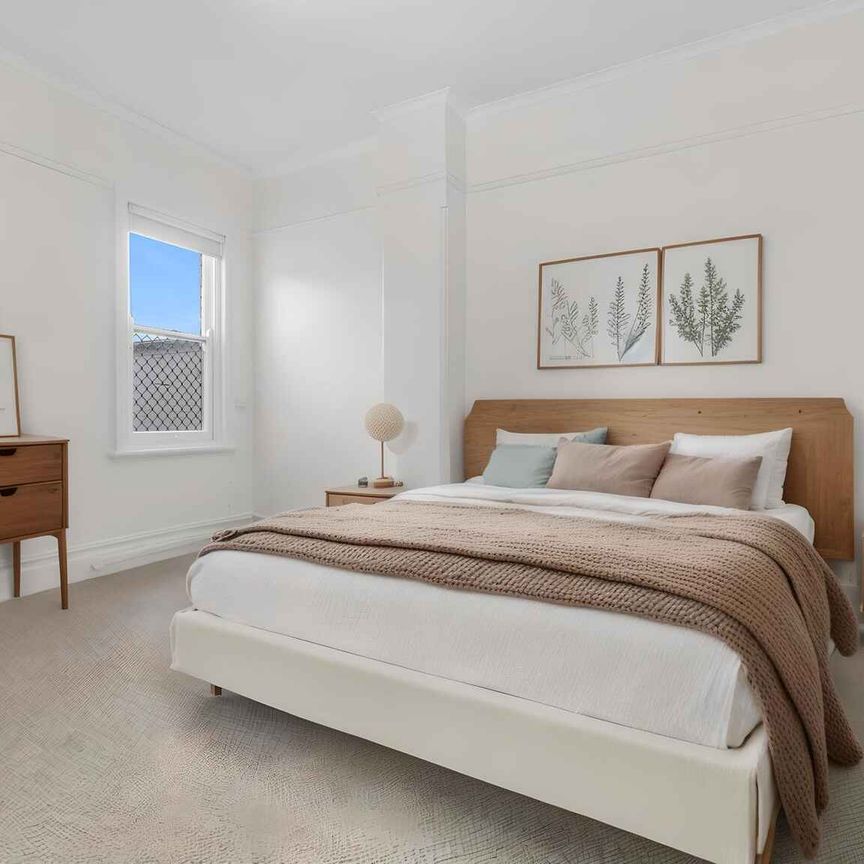 Oversized 1 Bedroom in Convenient Location - ENTRY VIA CABLES PLACE (Located behind Albion St) - Photo 1