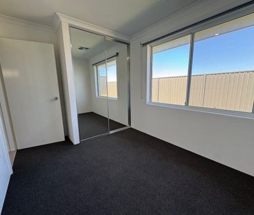 Beautiful Coastal Home in Catalina Beach Estate, Mindarie! - Photo 5