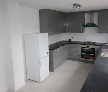 Uxbridge Road, Feltham - Photo 1