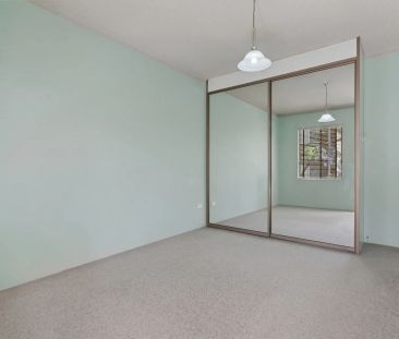Spacious Double Brick Apartment with Two Balconies & Lock Up Garage - Photo 5