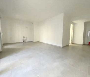 Location Appartement 3 pièces 57m² NICE 06300 - Photo 2