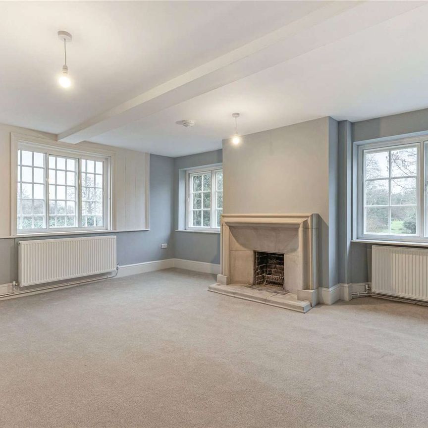 A beautifully presented, detached farmhouse set in an outstanding location within the stunning National Trust Ashridge Estate. - Photo 1