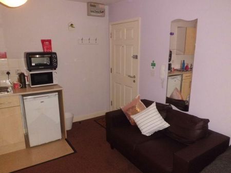 Studio to rent - Photo 2