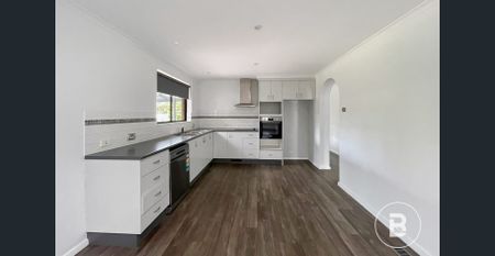 SPACIOUS FAMILY LIVING IN POPULAR ALFREDTON - Photo 2