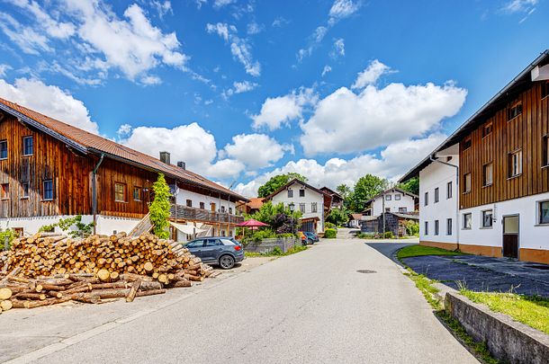 Schöne 2-Zimmer Wohnung in ehemaligem Bauernhaus - Foto 1