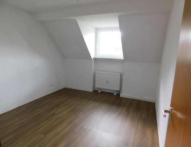 Gemütliche 3-Zimmer-Wohnung im DG , einzugsbereit! - Photo 1