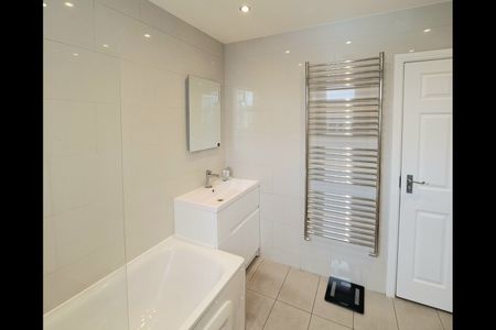 Room in a Shared House, Mayday Road, CR7 - Photo 3