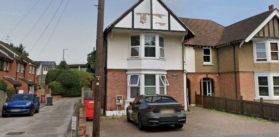 1 bedroom in a house share to rent - Photo 2