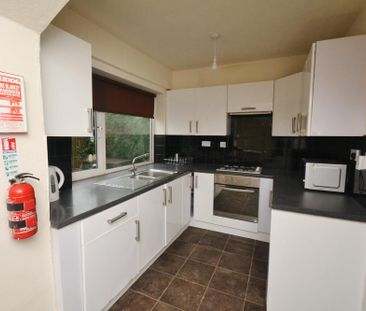 5 bedroom detached house to rent - Photo 2