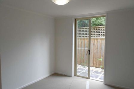 Stylish Inner-North Living in Prime Thornbury Location - Photo 2