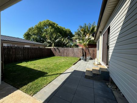 Well Presented Three-Bedroom Home&excl; - Photo 5