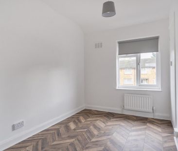 4 bedroom end of terrace house to rent - Photo 4