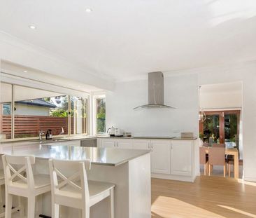 Spacious 5 Bedroom Family Home in Sought-After Robina Location - Photo 6