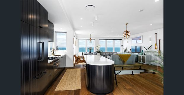 South Coogee Beach Home with unrivalled views - Photo 1