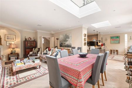 4 bedroom semi-detached house to rent - Photo 3