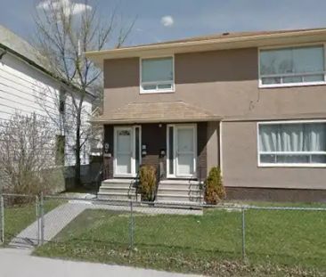 October 1st - Cat Friendly. 1 Block from U of W, Young Street - Ren... - Photo 1