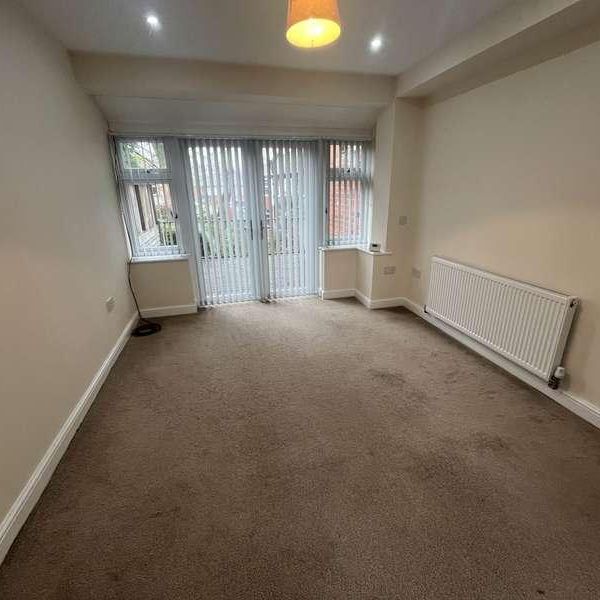 Agecroft Road West, Prestwich, M25 - Photo 1