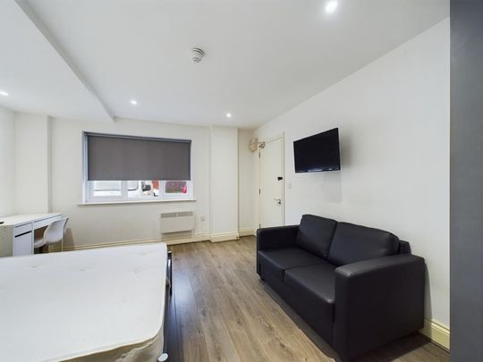 Studio to rent - Photo 1