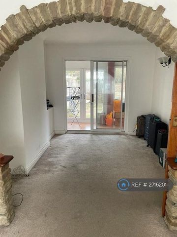 3 bedroom end of terrace house to rent - Photo 5