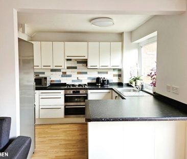 4 bedroom semi-detached house to rent - Photo 2