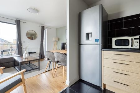 2 bedroom flat to rent - Photo 2