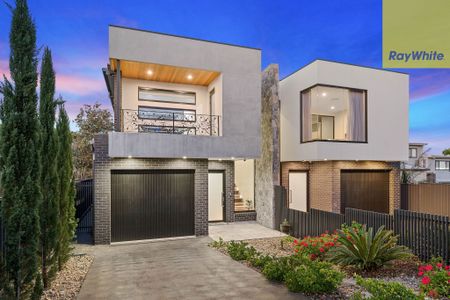 Luxury Family Living in Revesby Heights - $1,400 Per Week - Photo 2