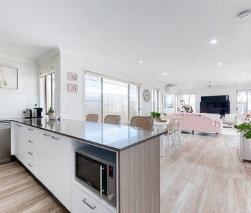 Modern Family Living in Quiet Cul-De-Sac - Photo 1