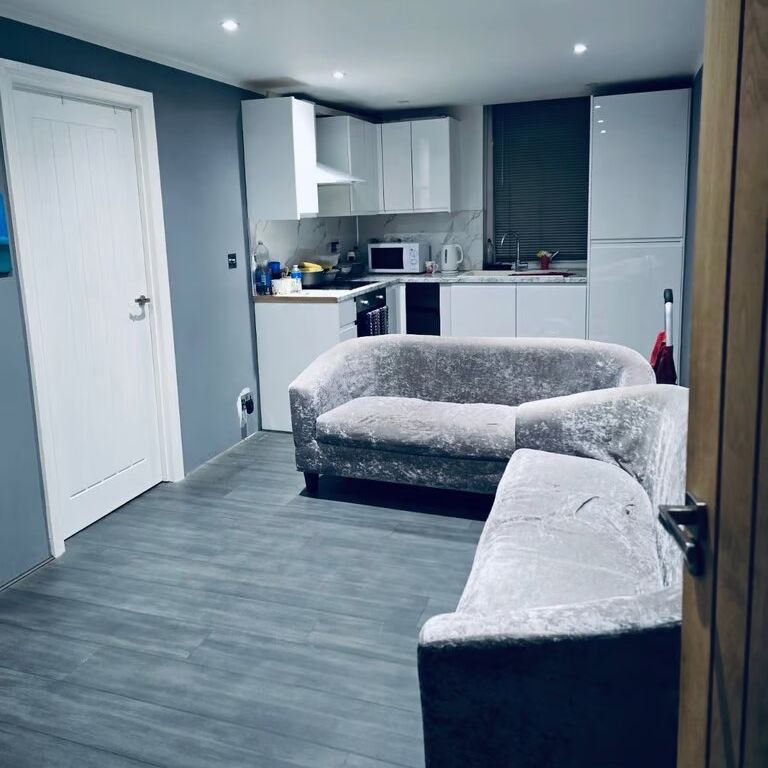 Montgolfier Walk, UB5, Northolt - Photo 1