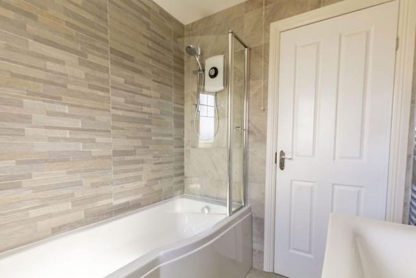 3 bedroom semi-detached house to rent - Photo 1