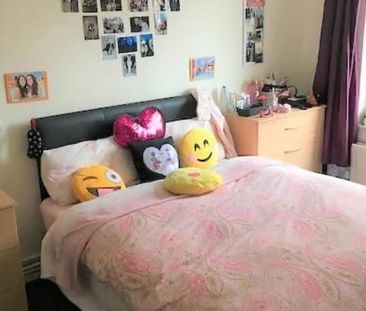 3 bedroom flat to rent - Photo 6