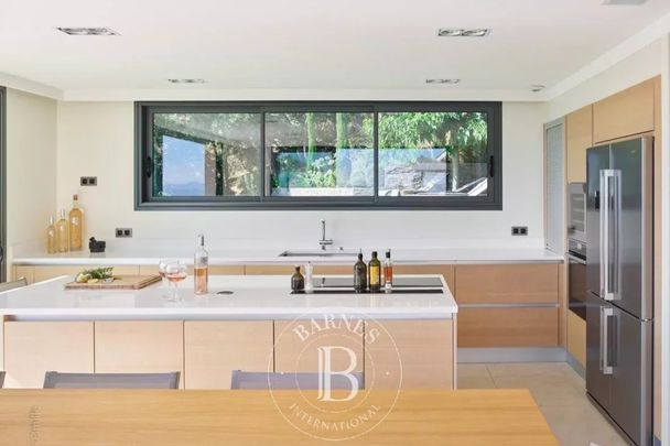 LOCATION SAISONNIÈRE - GRIMAUD - VUE MER PANORAMIQUE - 5 CHAMBRES - 1 STUDIO - Photo 1