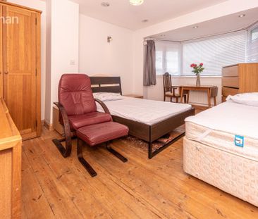 6 bedroom semi-detached house to rent - Photo 2