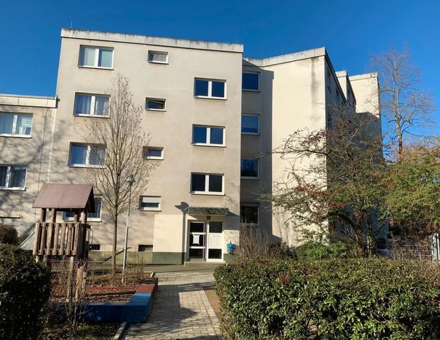 Schöne 3-Zimmer-Wohnung mit Balkon, ab sofort bezugsfrei! - Photo 1