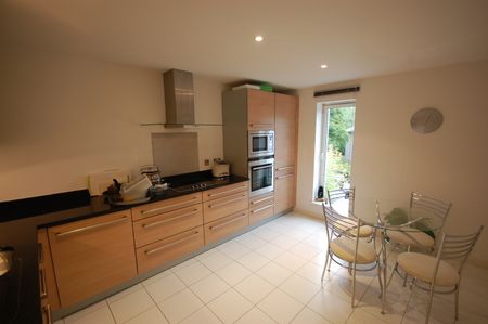 2 bedroom apartment to rent - Photo 5