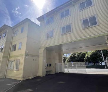 Handy, Warm & Secure! - Photo 1