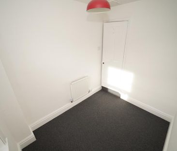3 bedroom terraced house to rent - Photo 6