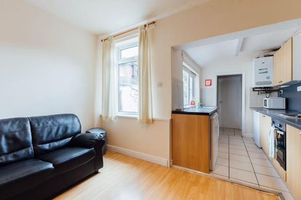 4 bedroom terraced house to rent - Photo 1