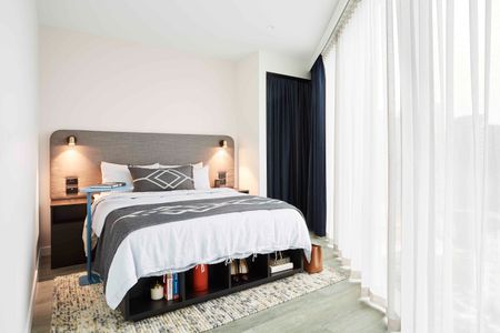 1 Bed Suite, Queen Bed - Photo 2
